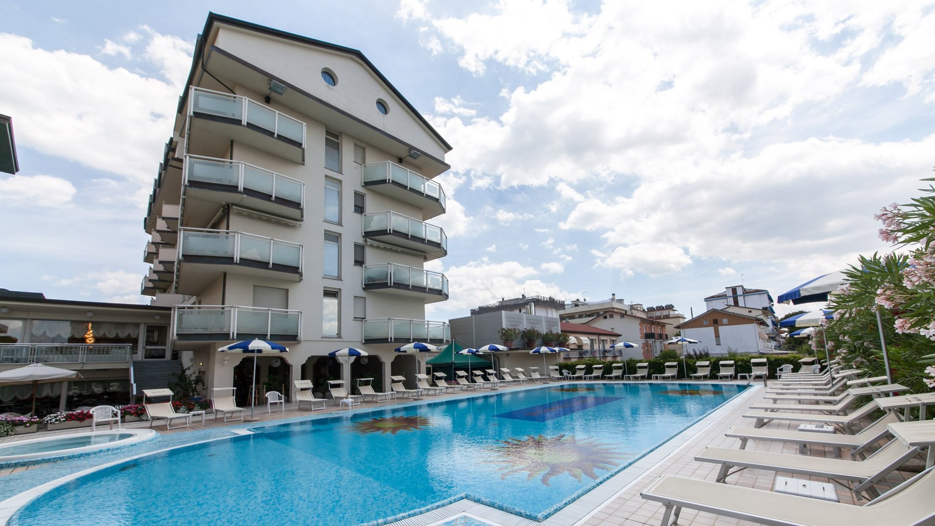 Eröffnung & Abschluss | Emilia - 4* Hotel Universal