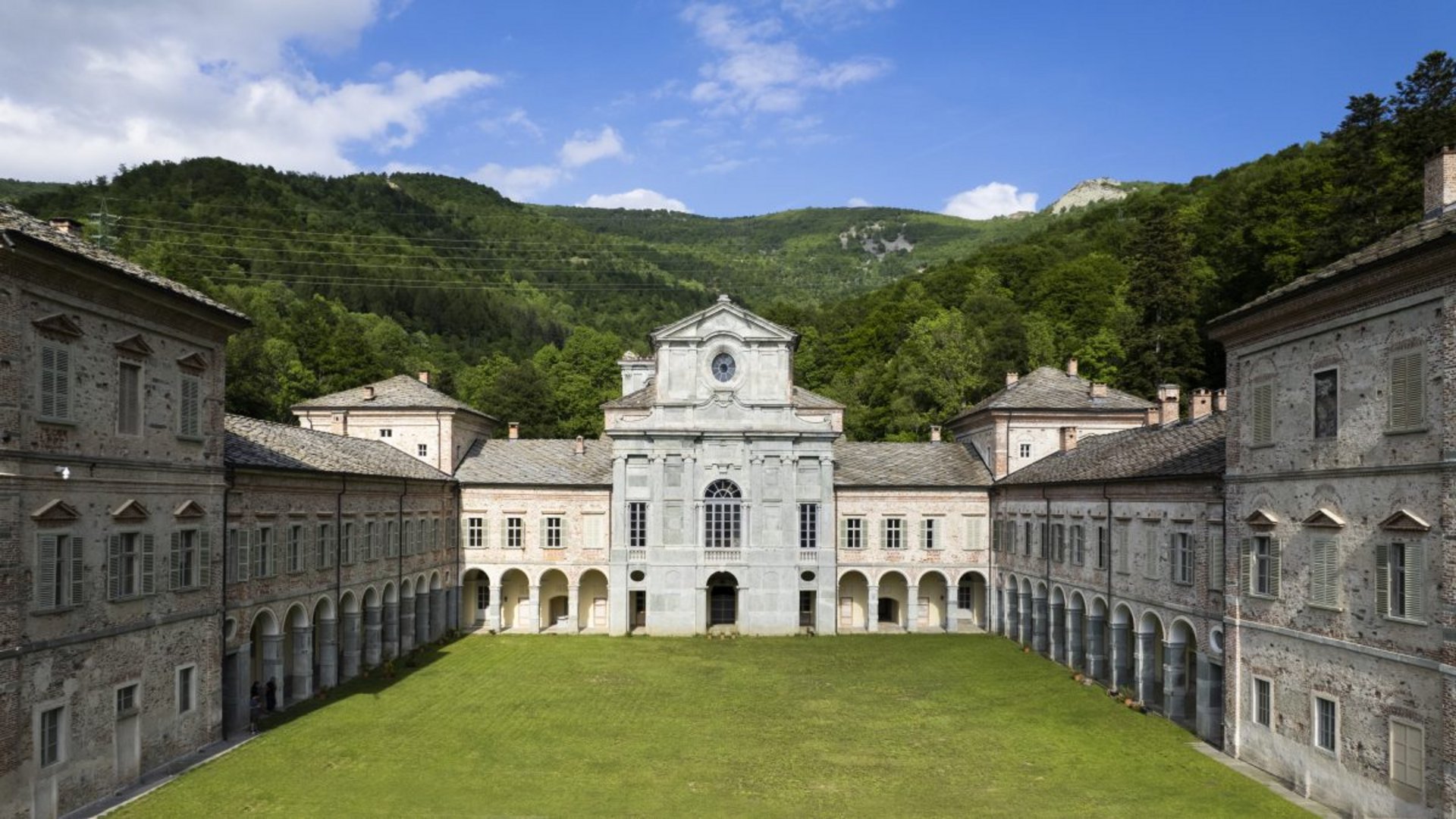 Piemonte e Valle d'Aosta - Cherasco e dintorni: dolci tentazioni e meraviglie sotterranee