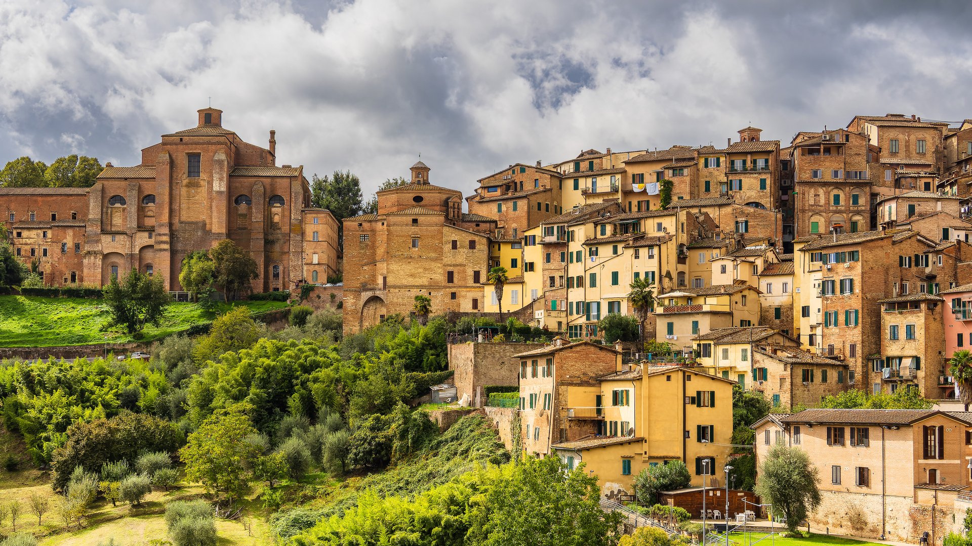 Tuscany - Umbria Hiking Tour | Hiking through vineyards, villages and hills  | 6-Day Active Tour