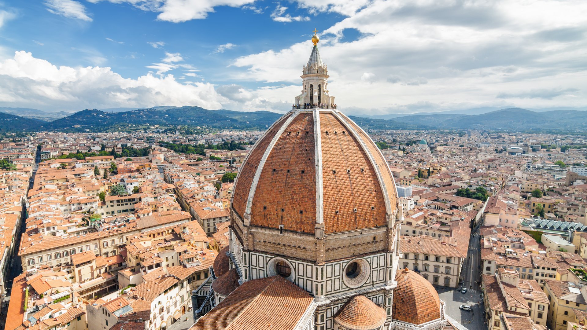 Tuscany Hiking, Wine Tasting & Truffle Hunt Tour: Lucca, Chianti & Florence