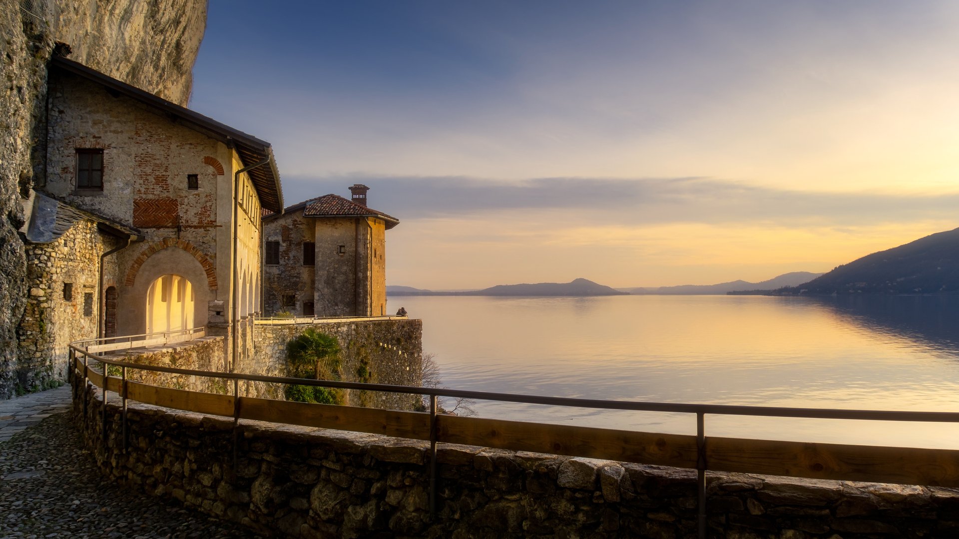 Lago Maggiore -3* Hotel Il Chiostro   | Bezaubernde Seenlandschaften