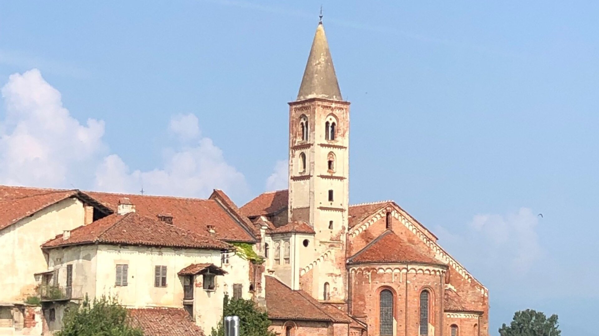 E-Bike & Wine Adventure in Piedmont – Explore Langhe & Roero