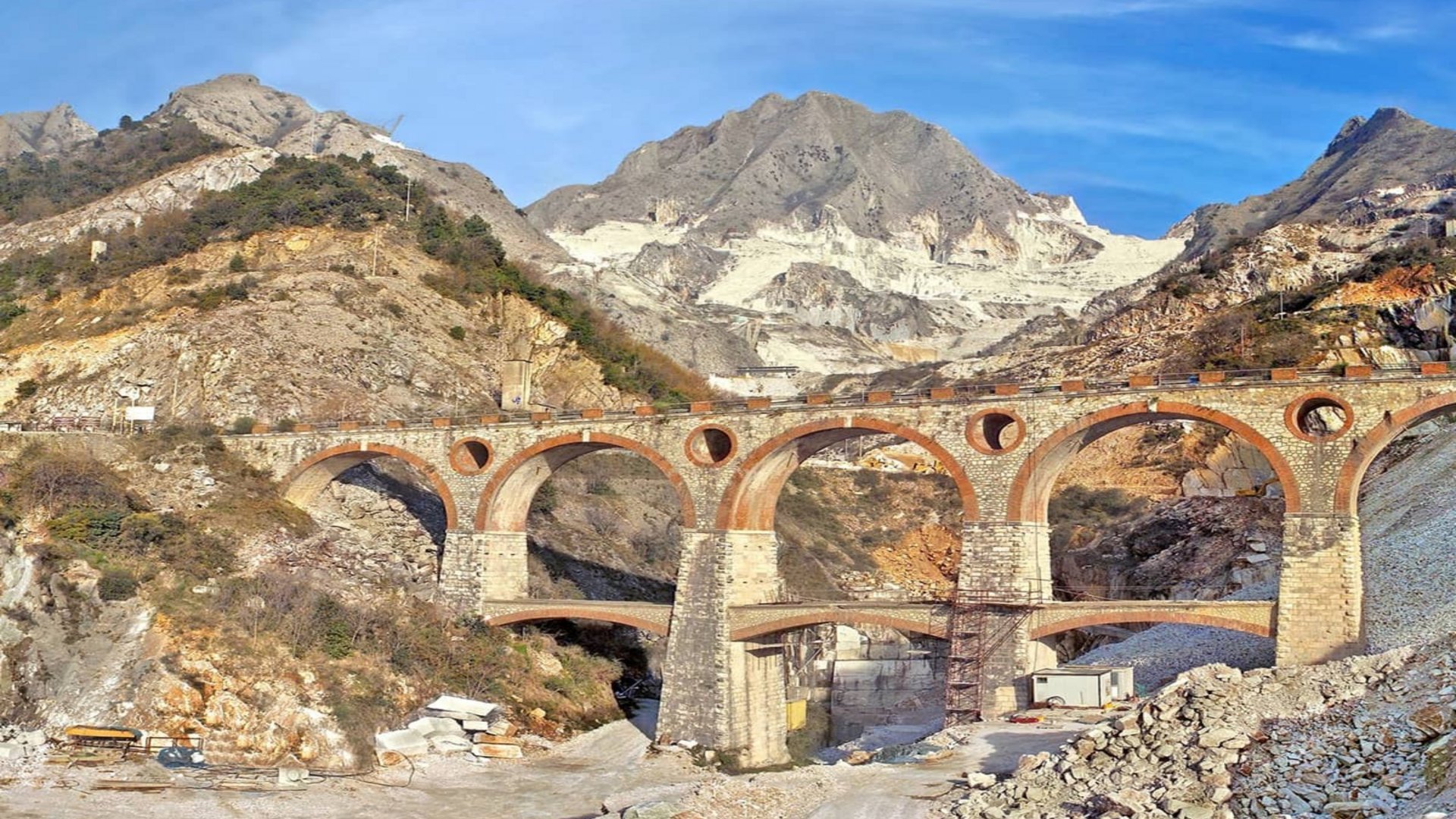 Toscana - Carrara, Colonnata e la Riviera Versiliese