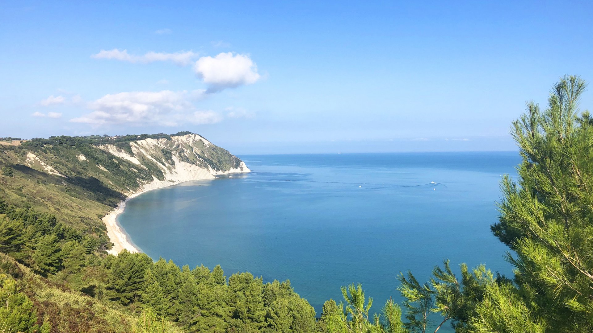 Marche, Abruzzo e Molise - Conero e i borghi del Montefeltro