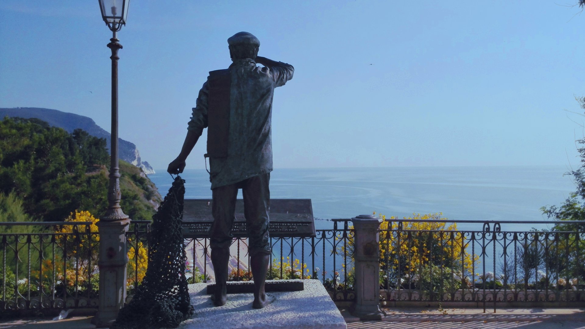 Marche, Abruzzo e Molise - Conero e i borghi del Montefeltro