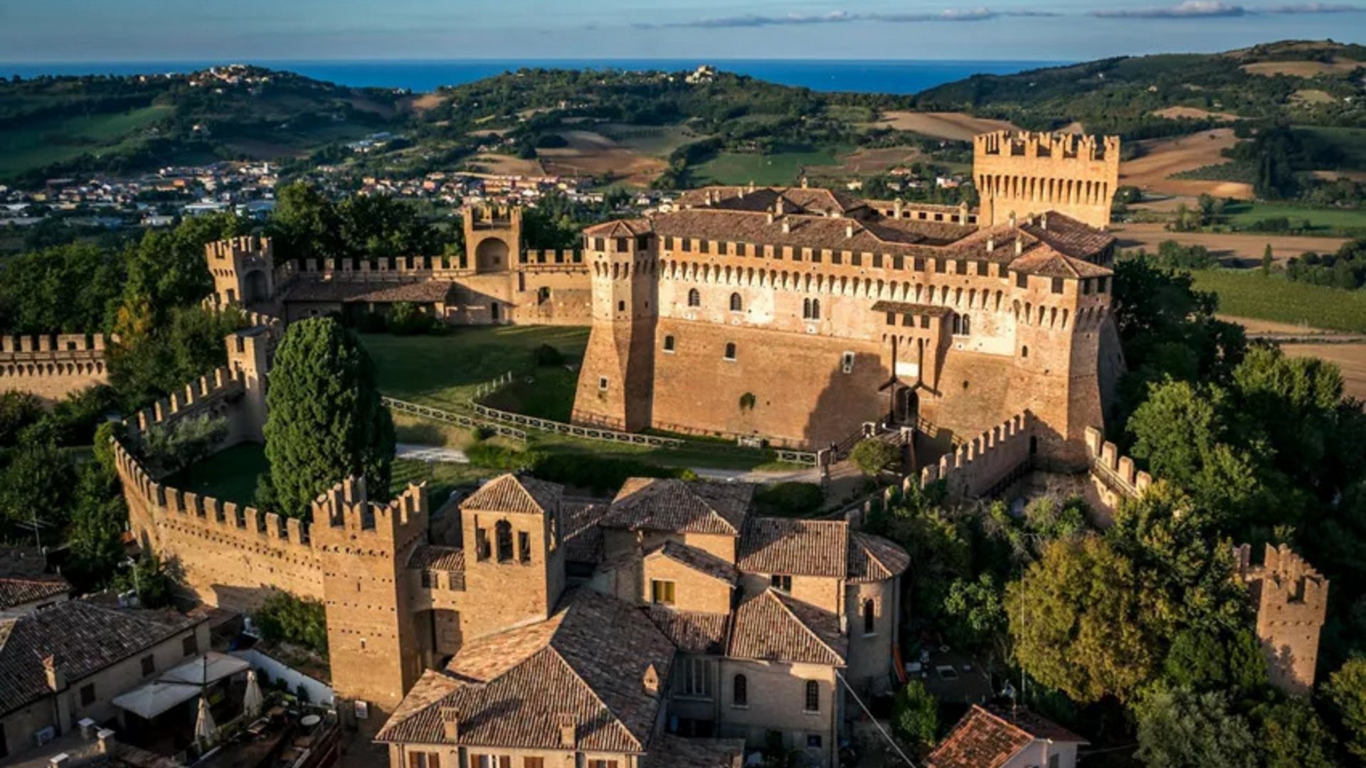 Marche, Abruzzo e Molise - Dalle onde del Conero alle colline Umbre