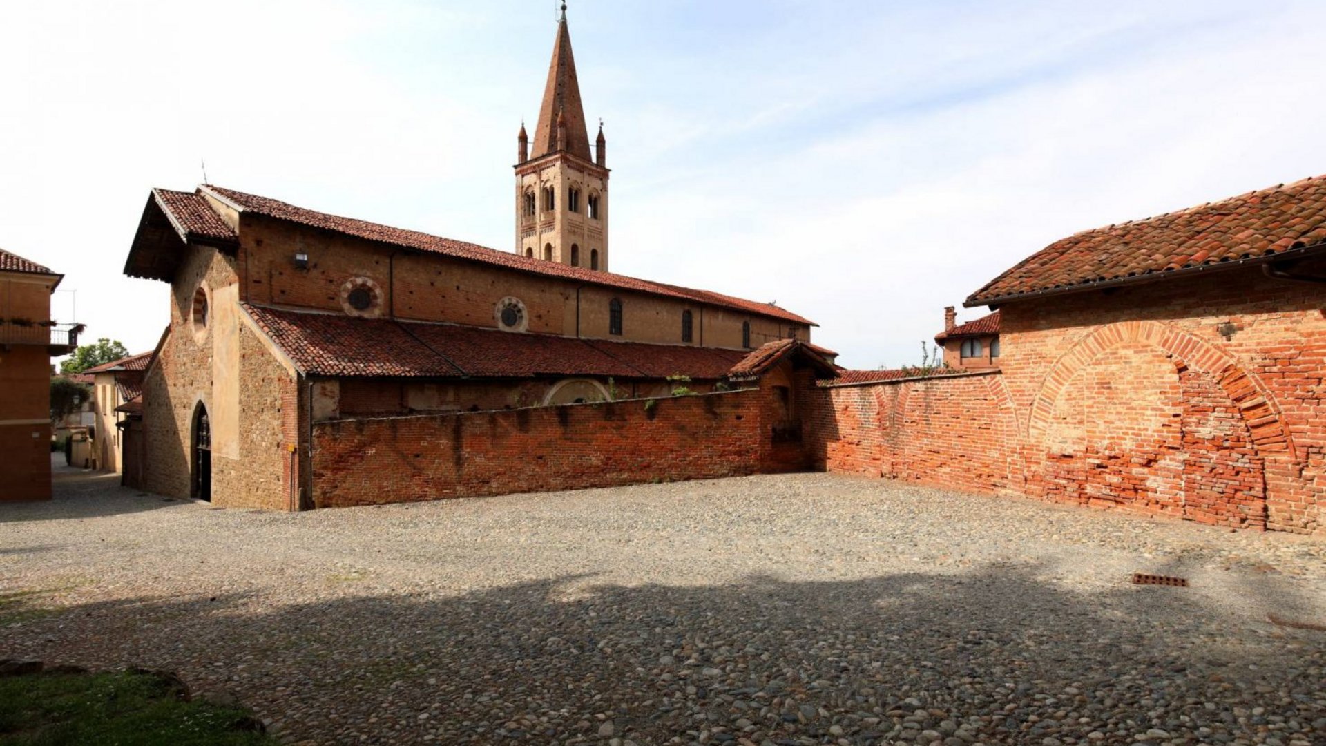 E-Bike & Wine Adventure in Piedmont – Explore Langhe & Roero