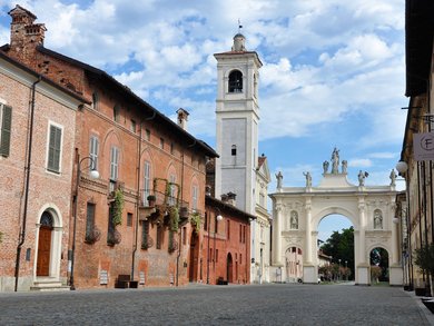 Toscana - Lucca e le camelie della Lucchesia Toscana - Lucca e le camelie della Lucchesia