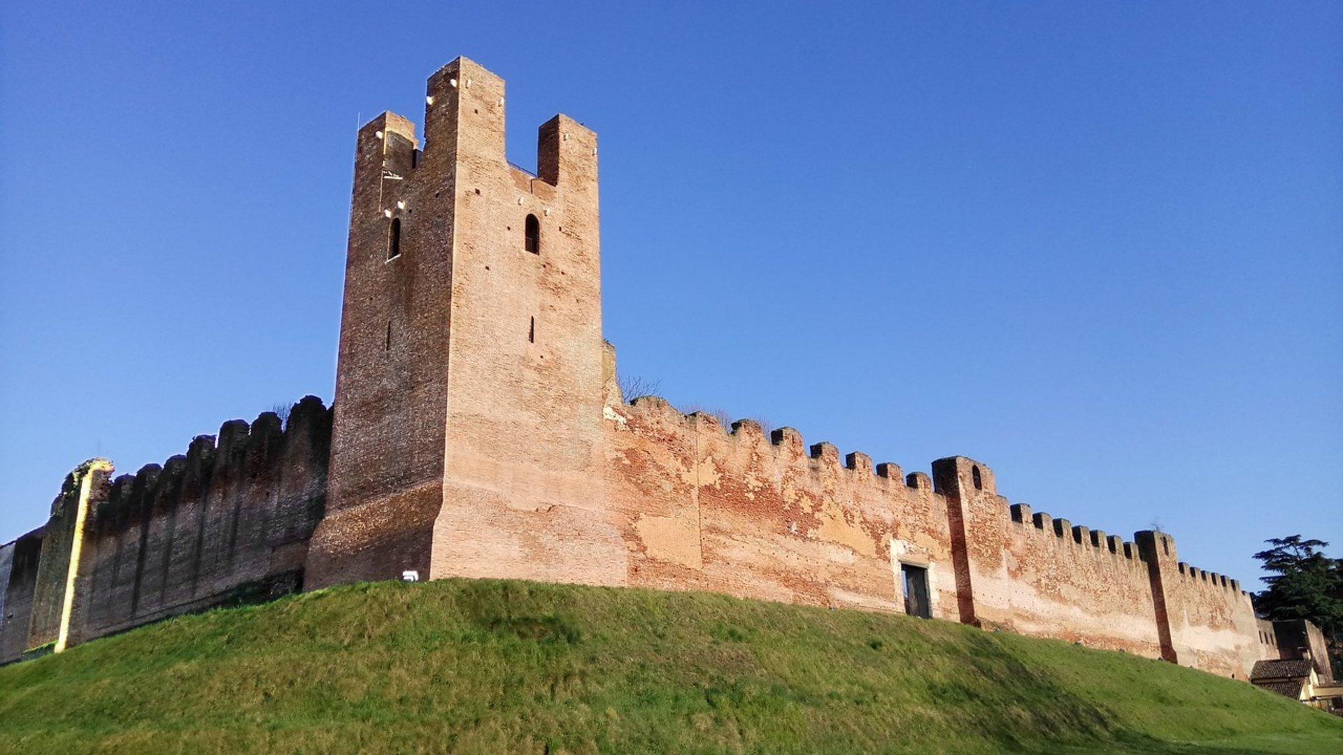 Cycling Through Veneto: Walled Towns, Prosecco Hills & Grappa Tastings