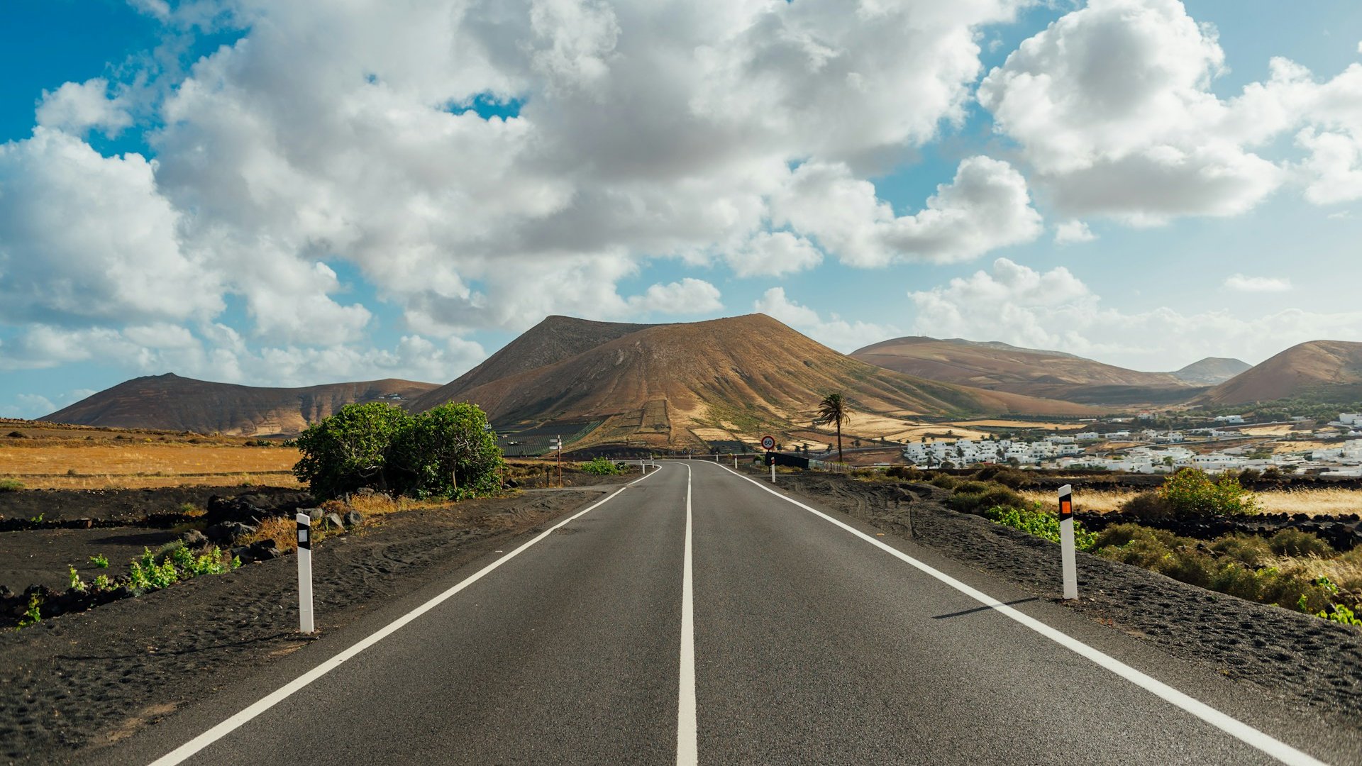 Spagna - Lanzarote, orizzonti vulcanici e viste sul mare