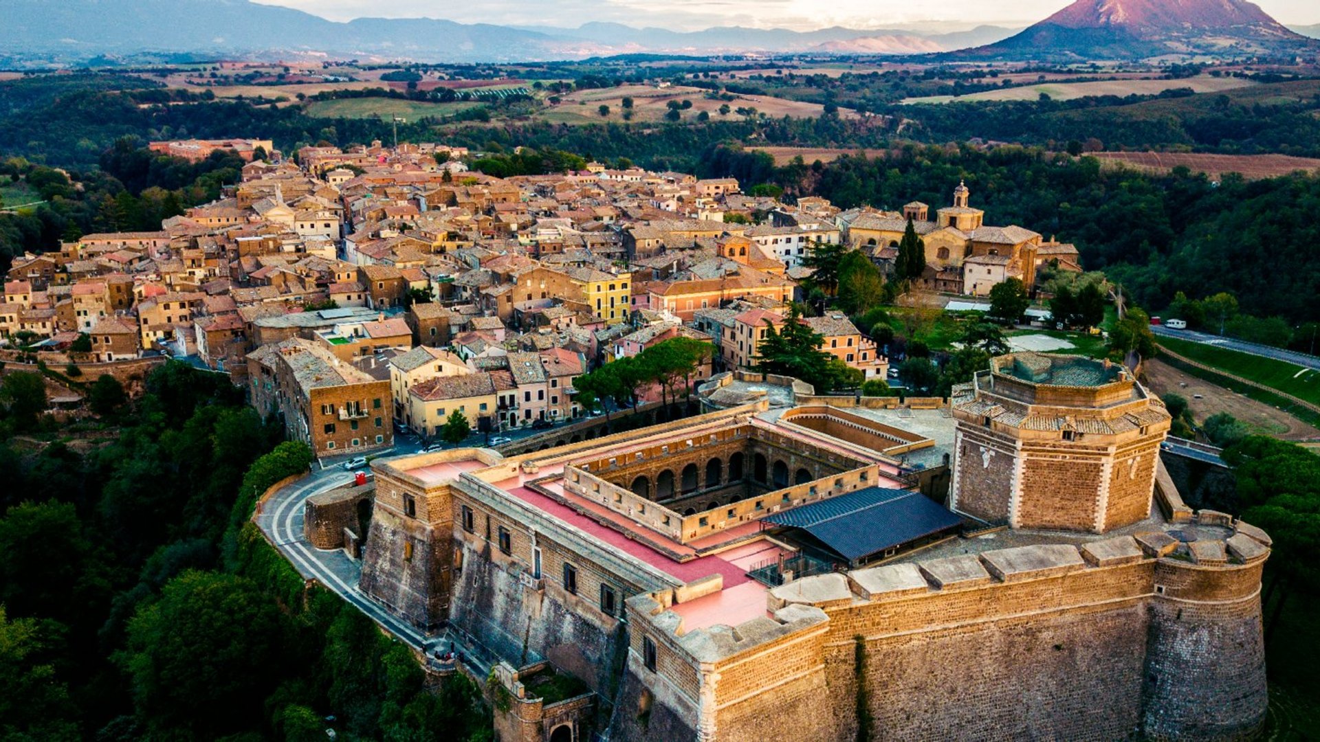 Lazio - Tuscia pura, tra borghi e laghi Lazio - Tuscia pura, tra borghi e laghi