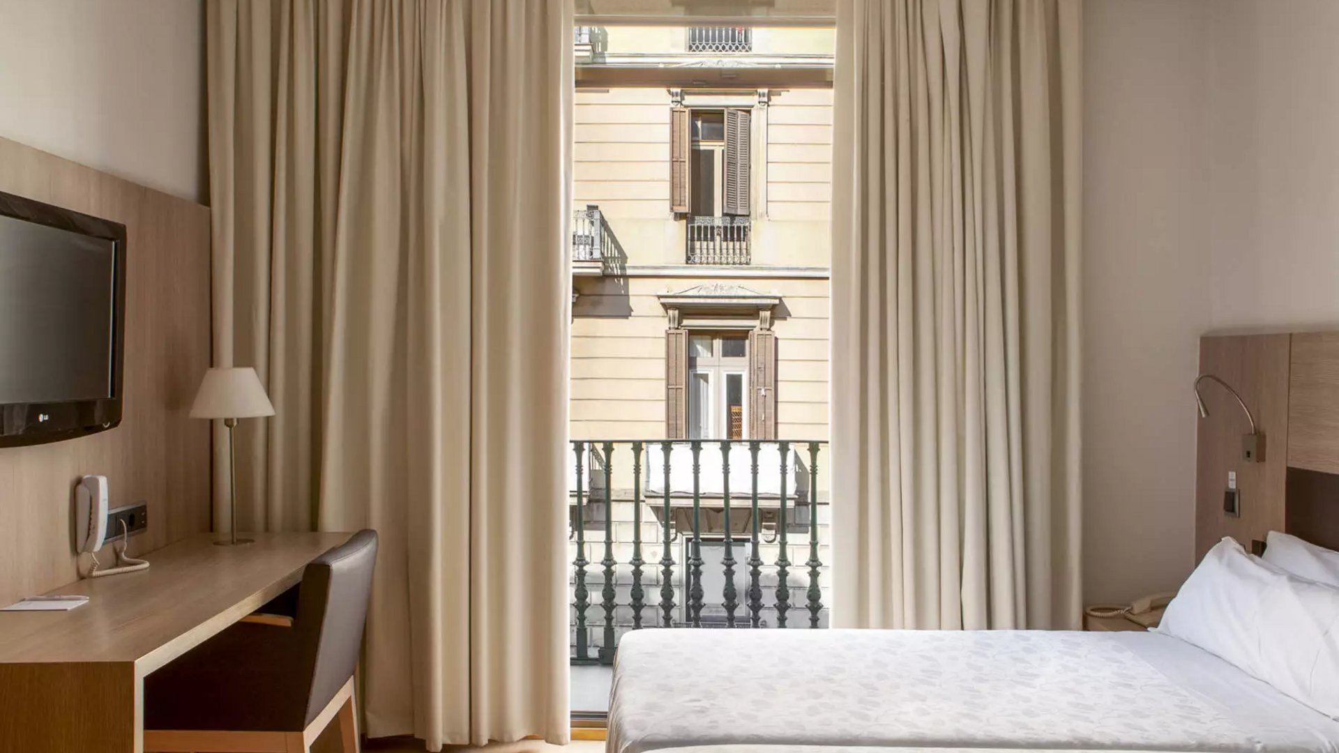 Barcelona DMC | Group tour offer with central hotel near la Rambla Barcelona DMC | Group tour offer with central hotel near la Rambla