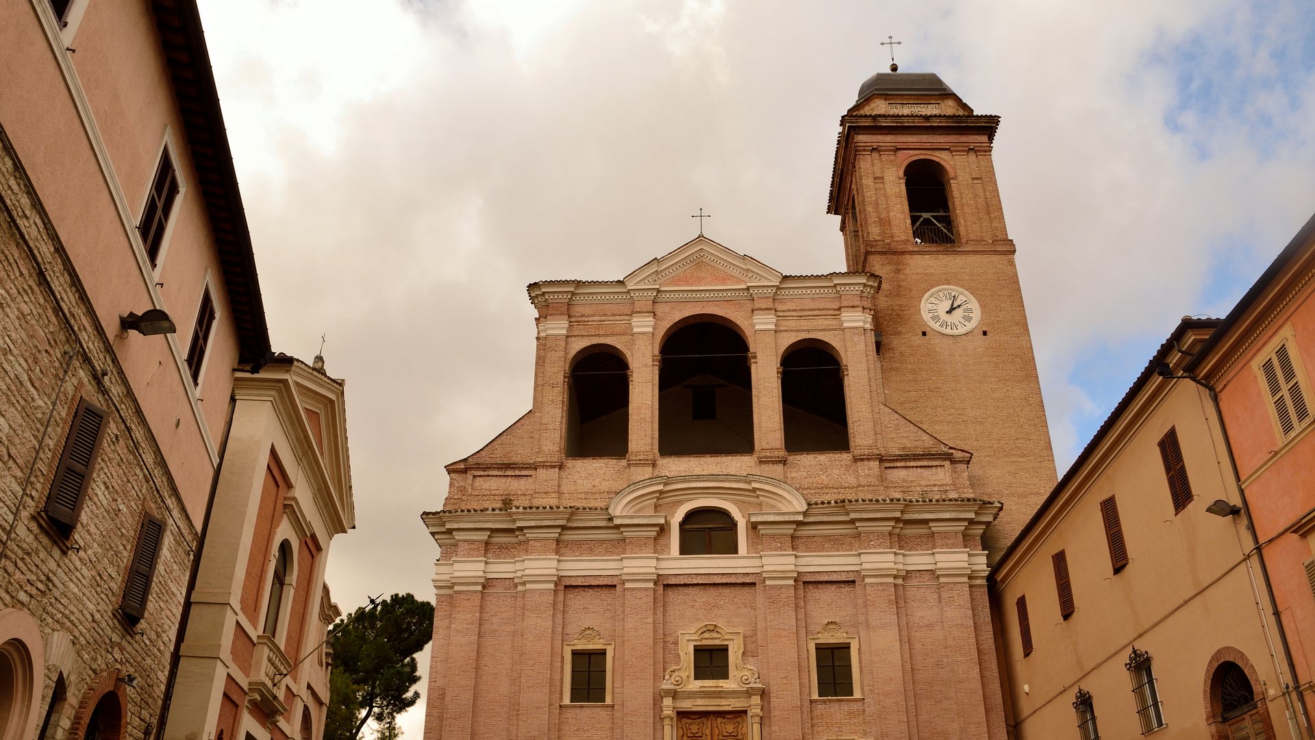 Marche, Abruzzo e Molise - Dalle onde del Conero alle colline Umbre