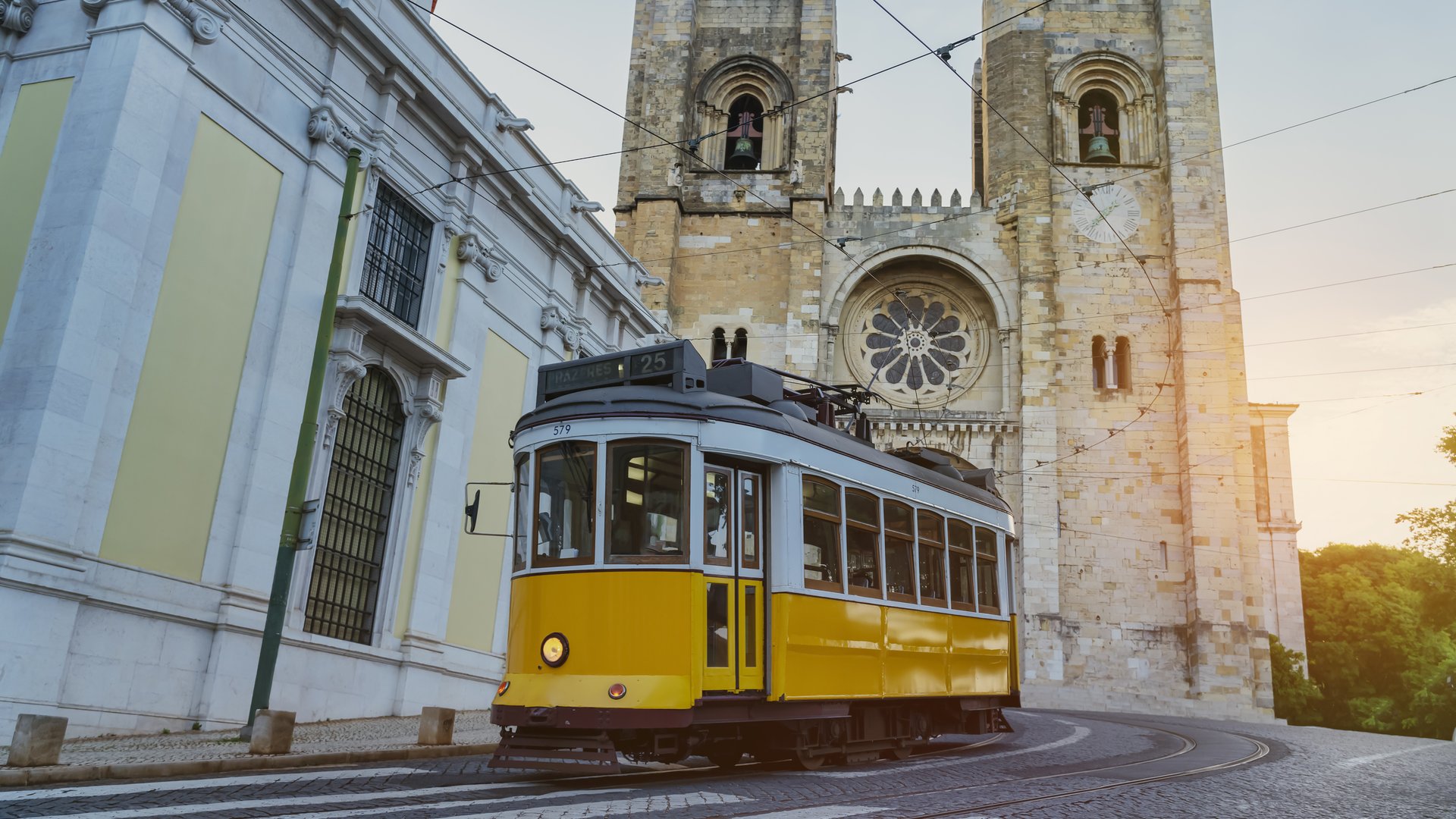 Budget-Friendly Lisbon City Break for Groups