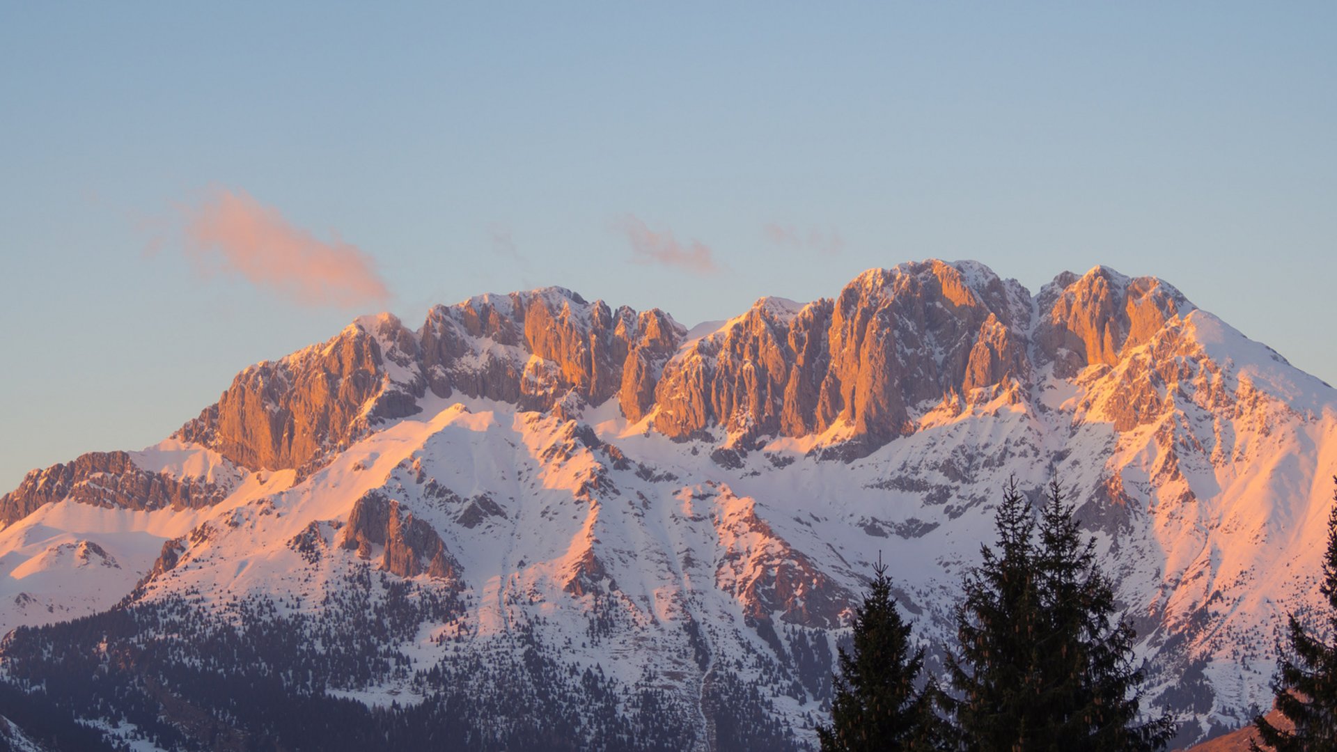 Explore the Italian Lakes: Hiking, History & Scenic Beauty for Group Tours