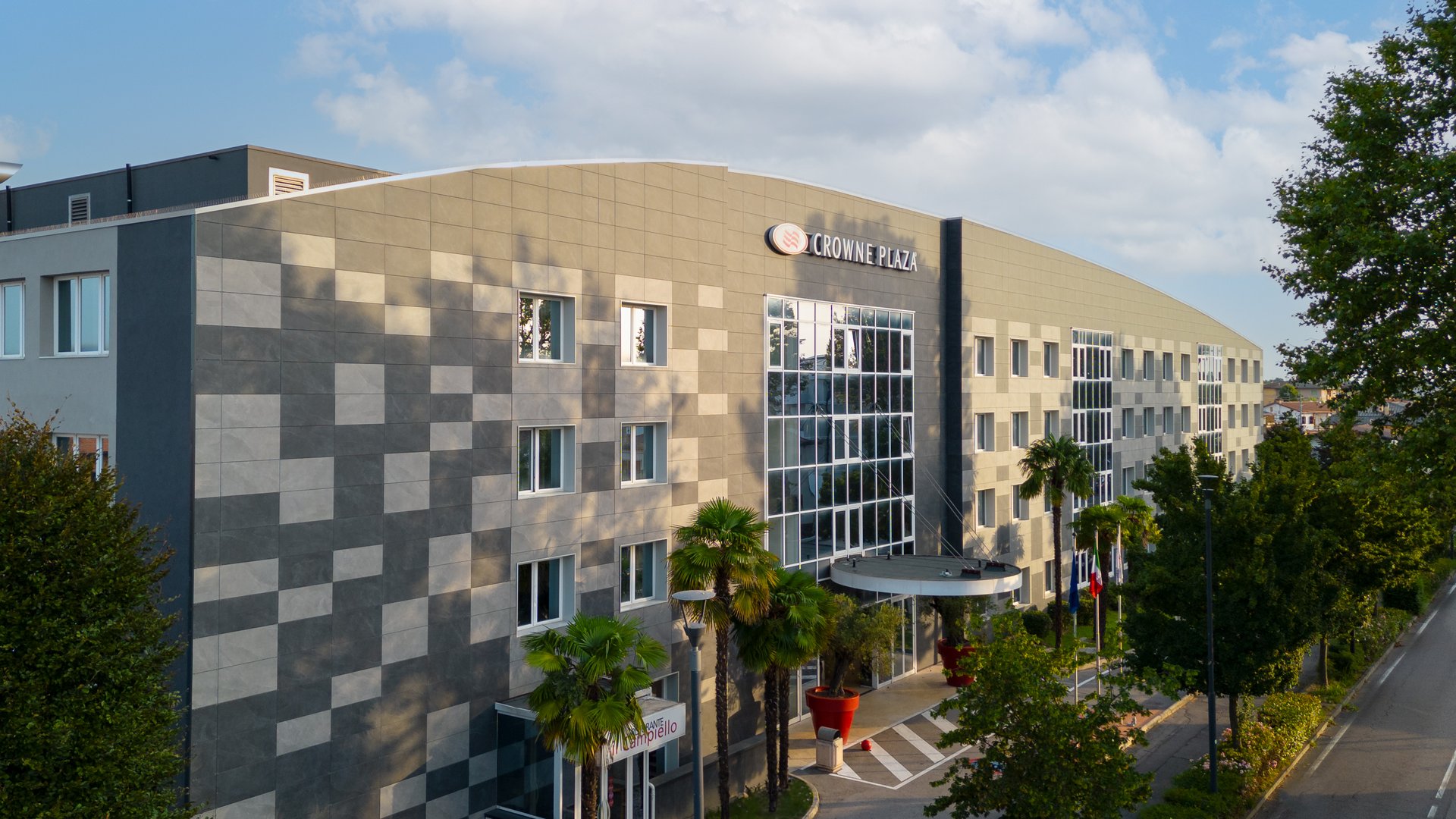 Venetien - 4* Hotel Crowne Plaza Padova
