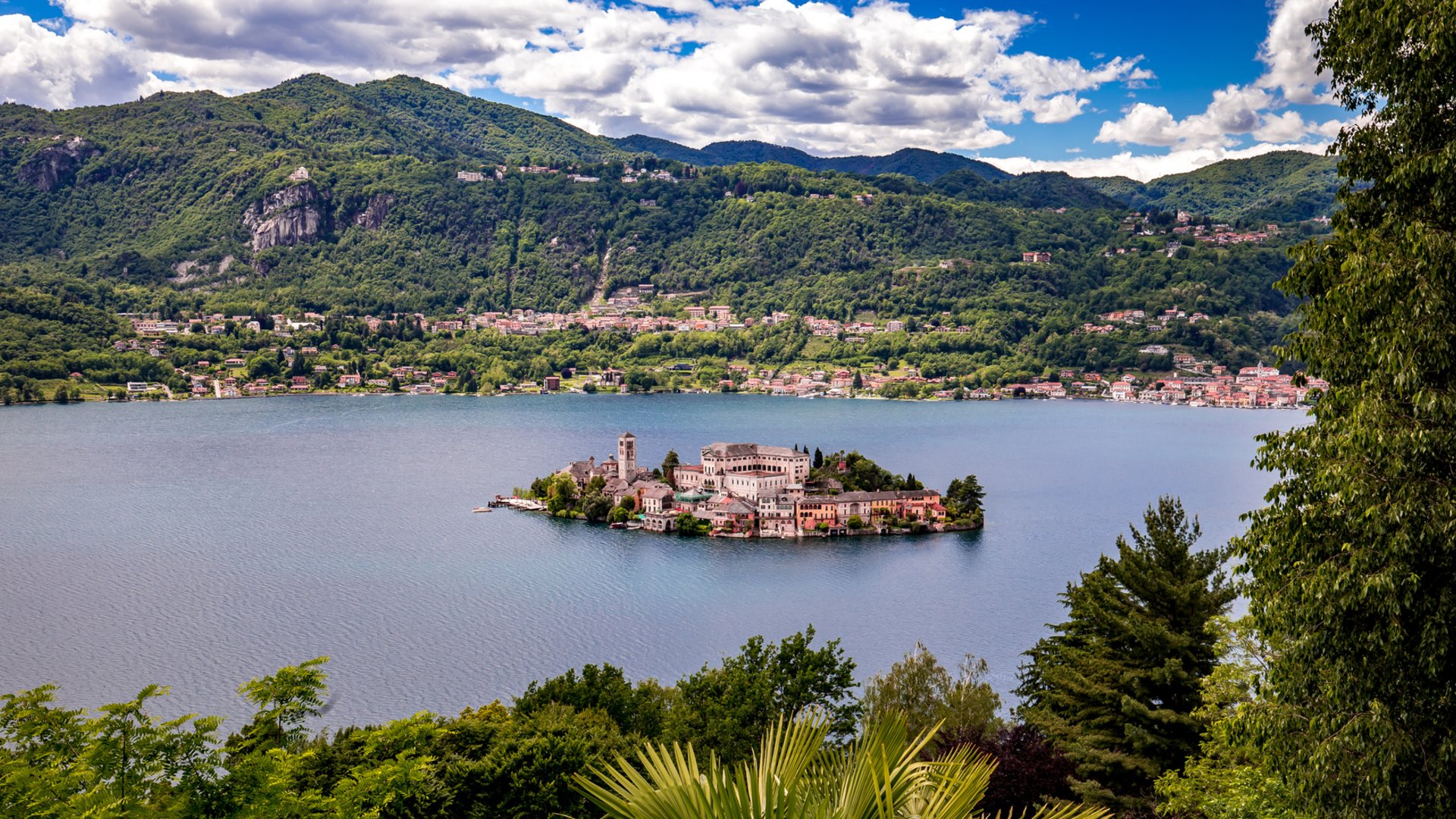 Explore the Italian Lakes: Hiking, History & Scenic Beauty for Group Tours