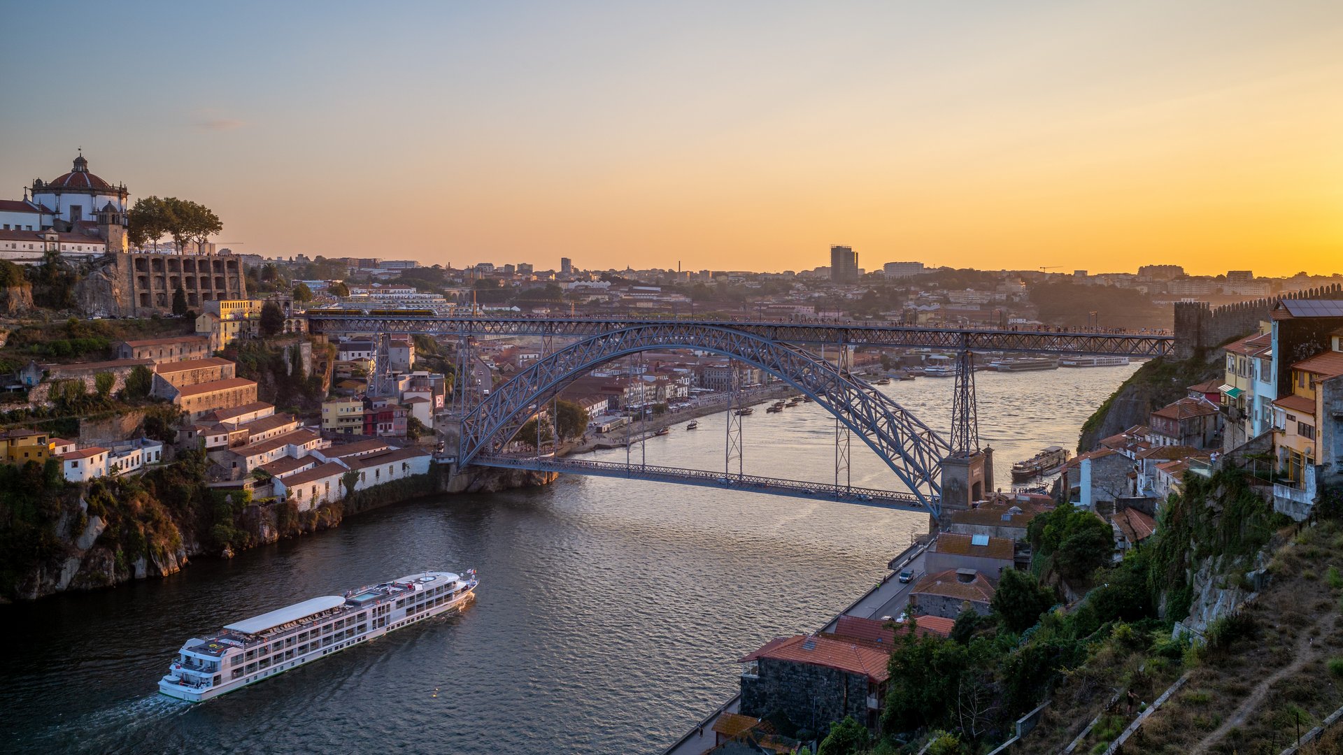 Porto & Douro Valley Group Tour: Almond Blossom & Port Wine – DMC Iberia